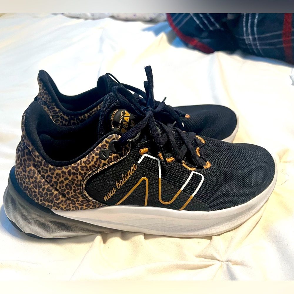 New Balance Cheetah print shoes!! Size 8.5